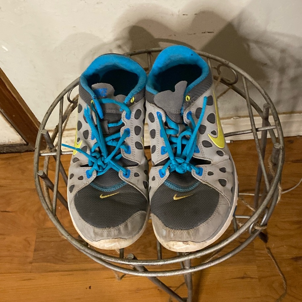 REPOSH,NIKE PRE-LUV TRAINERS KOOL PRINT GRAY,BLUE, YELLOW NIKE CHECK